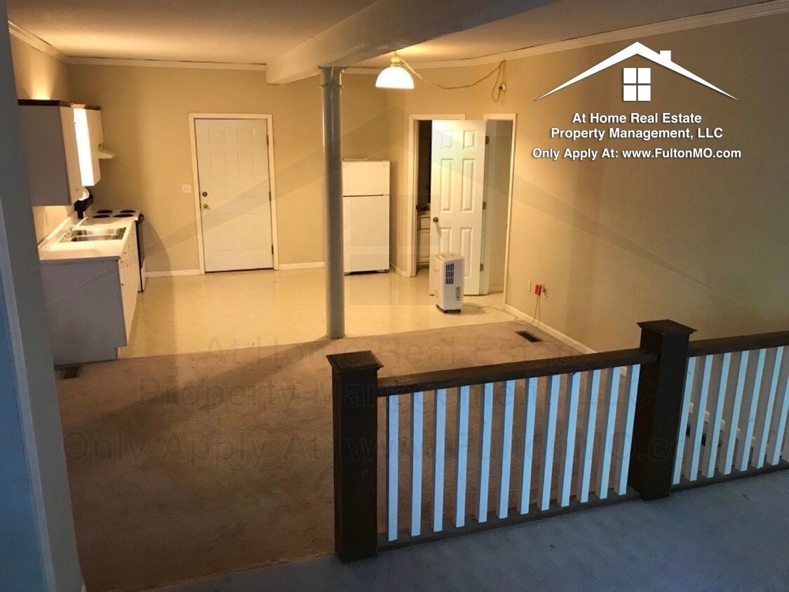 Primary Photo - 808 Center St