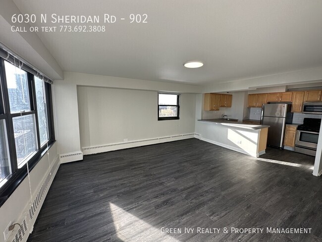 Building Photo - Incredible, Rehabbed, Edgewater Lakeside 1...