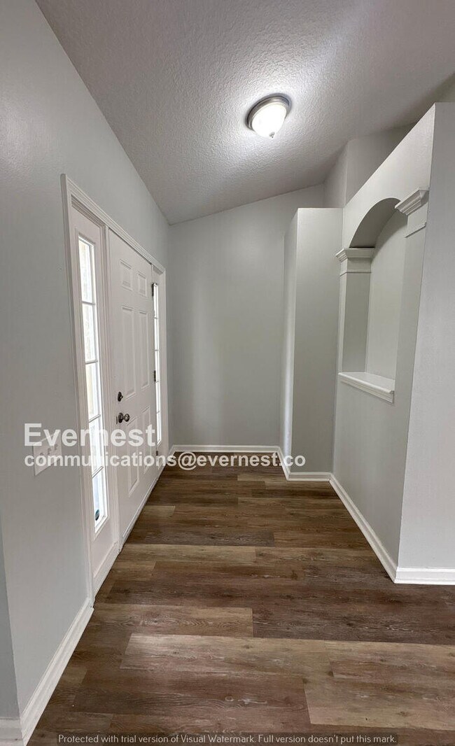 Foto del edificio - 4 Bed/2 Bath Home with Garage / Pet-Friendly / Coming Soon!