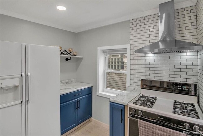 Building Photo - 20830 Westview Ave