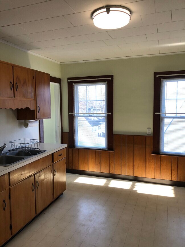 KT - 159 N Whittlesey Ave