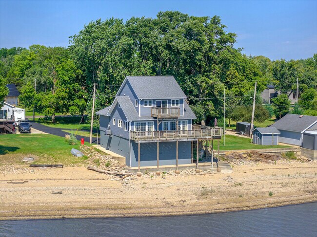 Foto del edificio - 15414 N River Beach Dr
