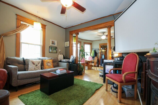 Foto del edificio - 1600 NE Madison St