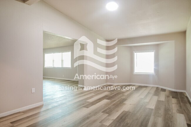 Foto del edificio - 5429 N Elgin Ave