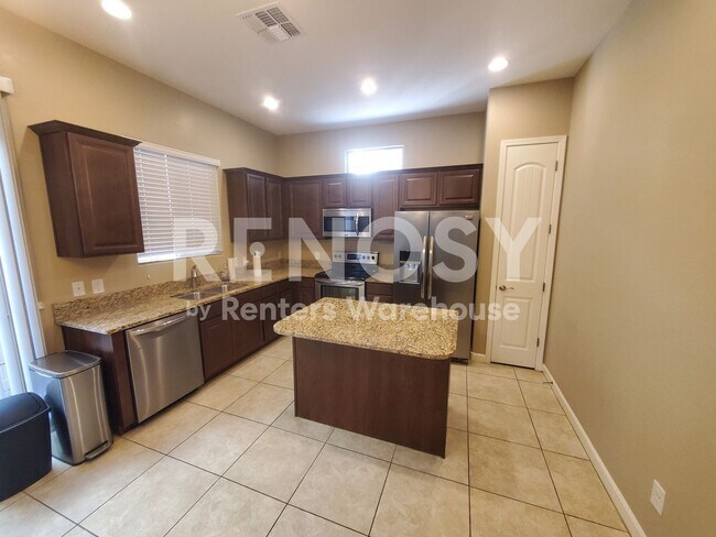 Building Photo - 1367 S Country Club Dr