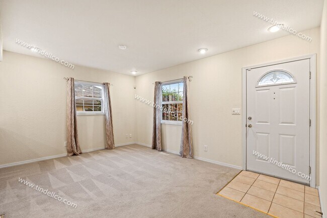 Foto del edificio - Darling 2 Bedroom North Tabor Home With Of...