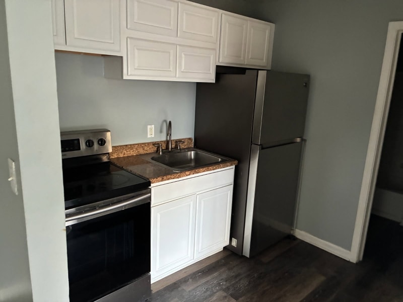 Building Photo - 7919 Lake Ave