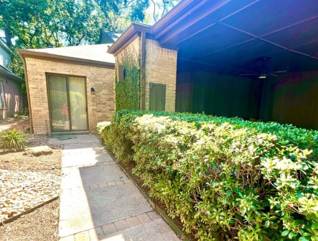 Primary Photo - 150 Sugar Berry Cir