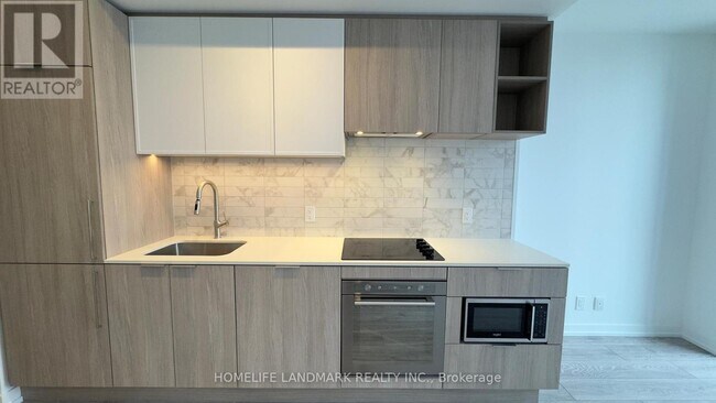 Building Photo - 2020-2020 Bathurst St