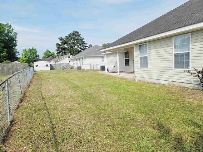 Building Photo - 517 Wisenbaker Rd