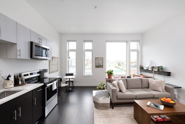 Building Photo - 550 W Juneau Ave