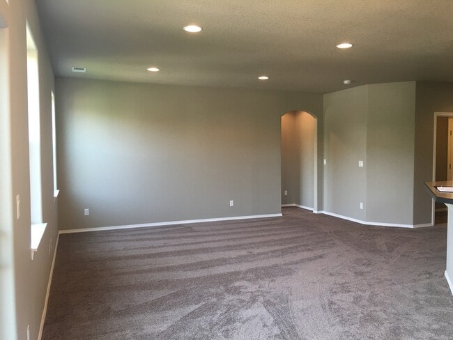 Building Photo - 3 Bedroom Home For Rent In The Dalles