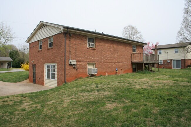 Foto del edificio - 3695 Weyland Dr