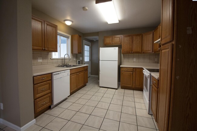 Building Photo - 4 bed/1.5 bath Richland Duplex