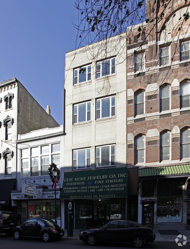 Building Photo - 108 S 8th St