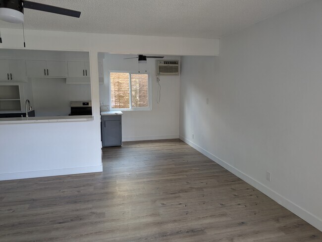 Foto del edificio - Oasis Apartments