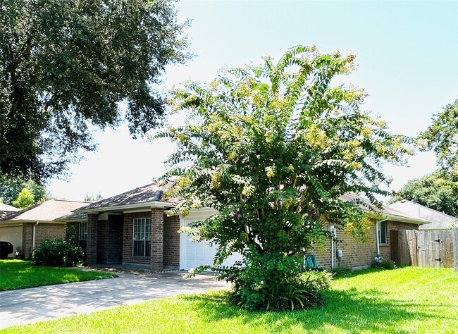 Foto del edificio - 1404 Helmsley Dr