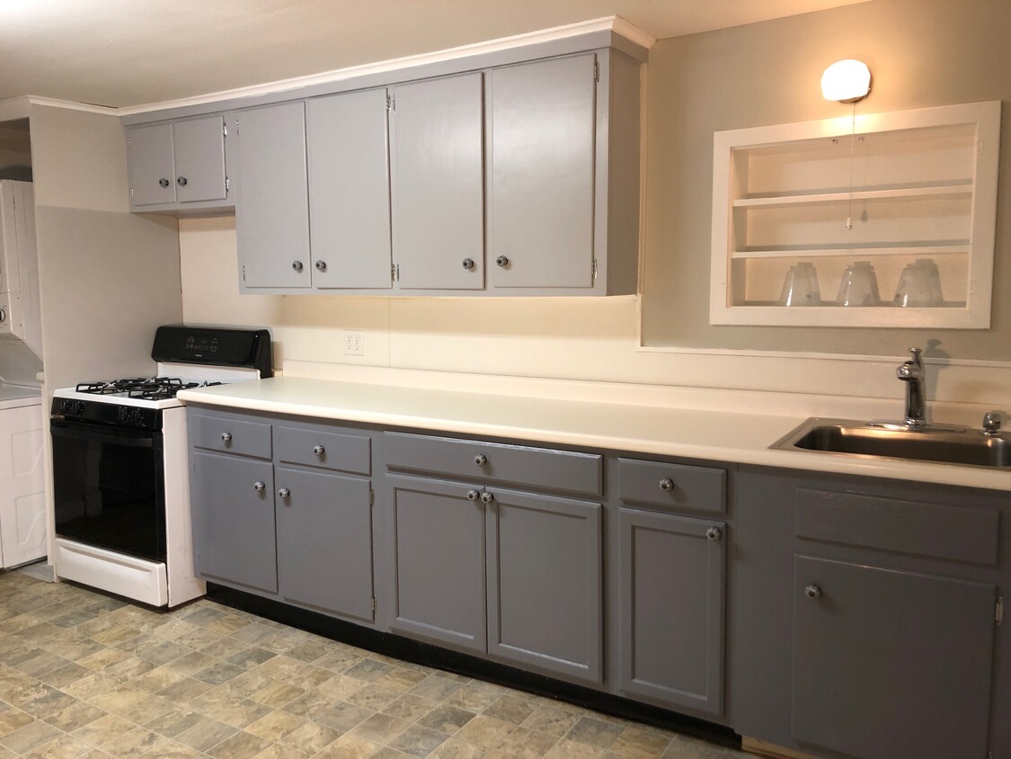 Kitchen, gas stove - 882 Main St