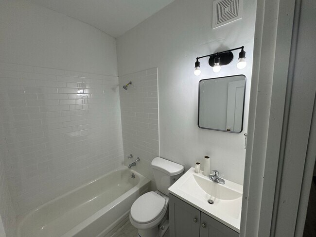 Foto del edificio - 5632 Leona St