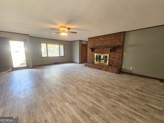 Building Photo - 96 Glencrest Dr