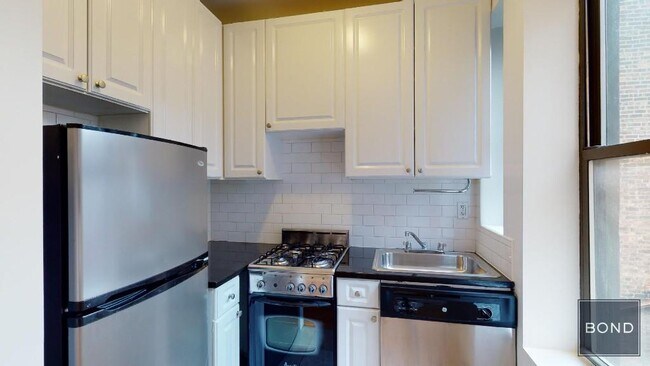 Foto del edificio - 417 E 65th St