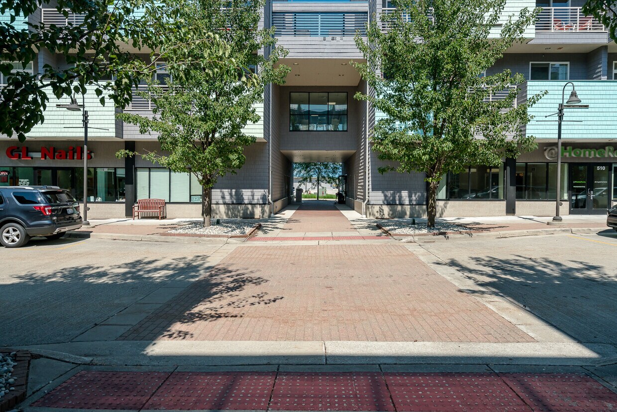 Main Enterance - 530 Miller Dr