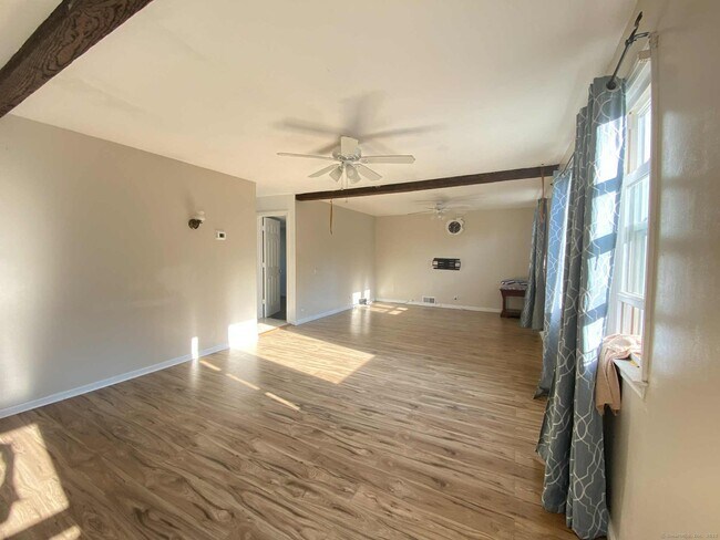 Foto del edificio - 19 Dartmouth Ln