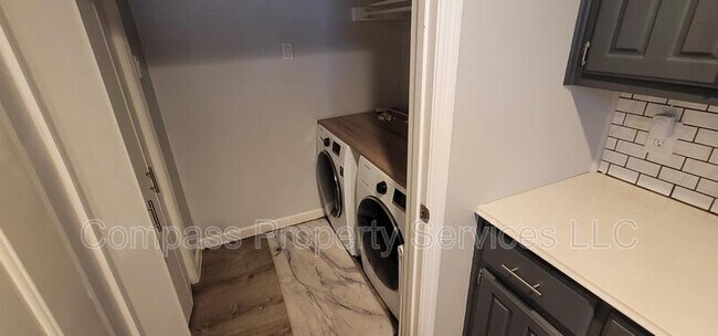 Building Photo - 1421 S 12th St