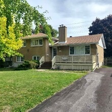 Building Photo - 127 Robert Wallace Dr