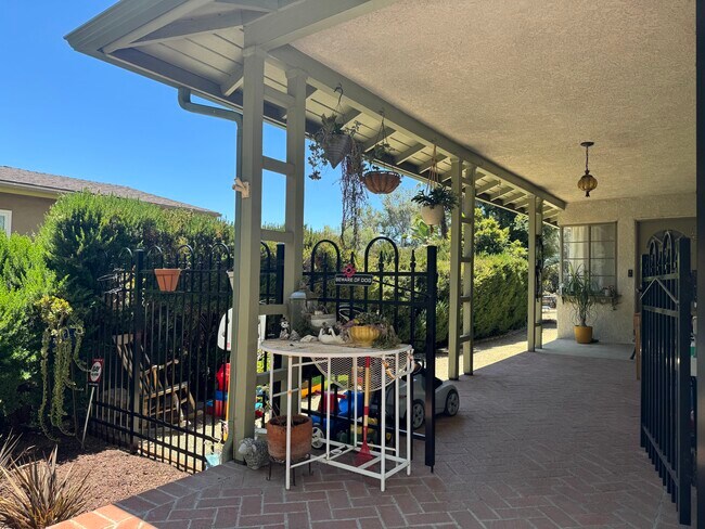 Foto del edificio - 7817 Shady Cove Ave
