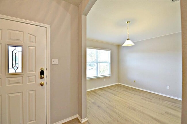 Building Photo - 510 Golden Gate Dr