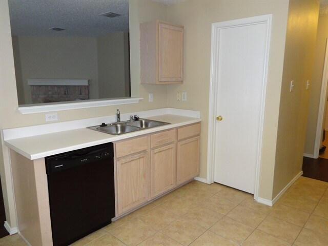 Foto del edificio - 4301 Meadowknoll Dr