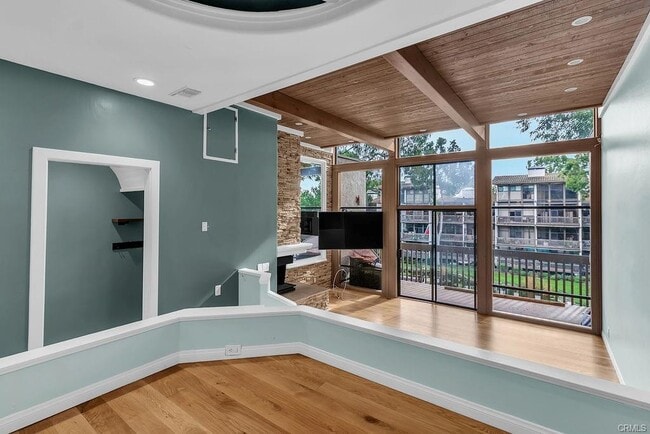 Building Photo - 6314 Marina Pacifica Dr S