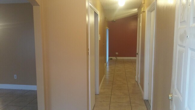Building Photo - 2339 Bay Leaf Dr