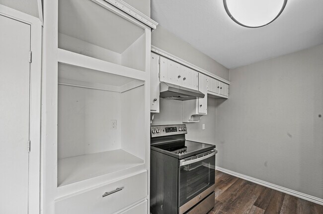 Building Photo - 7317 Darien St