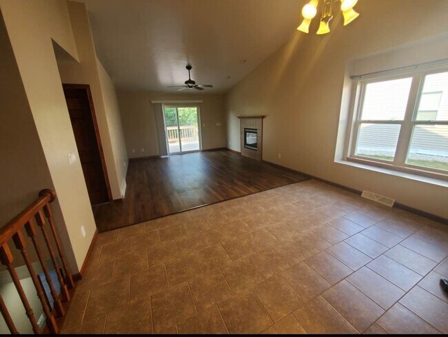 Living/Dining Room - 1305 Trailside Ter