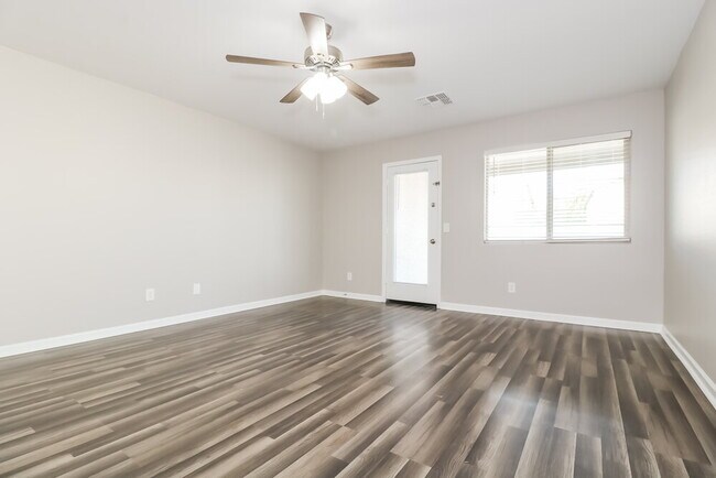 Foto del edificio - 4936 S Rovey Pkwy