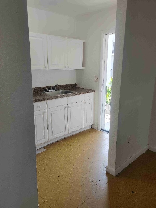 Building Photo - 126 SW 18th Ave