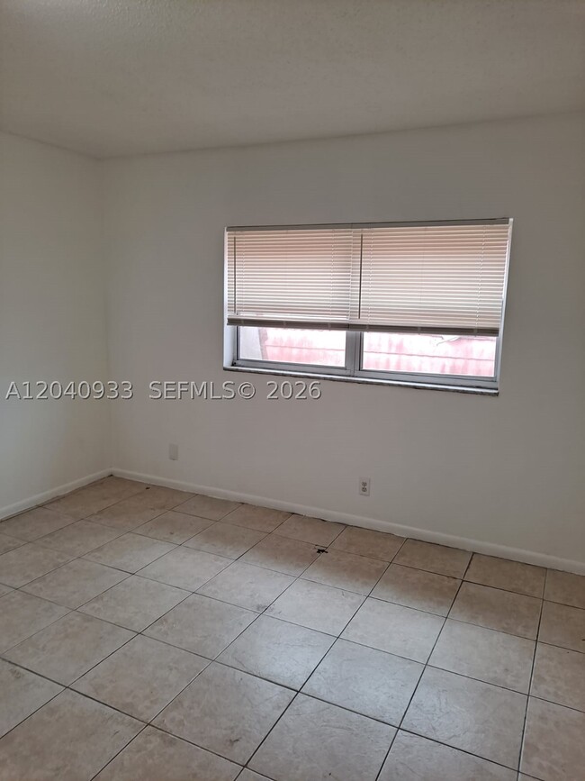 Building Photo - 2560 NW 52nd Ave
