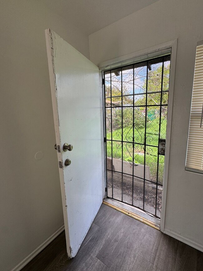 Foto del edificio - 834-846 N Davidson Ave