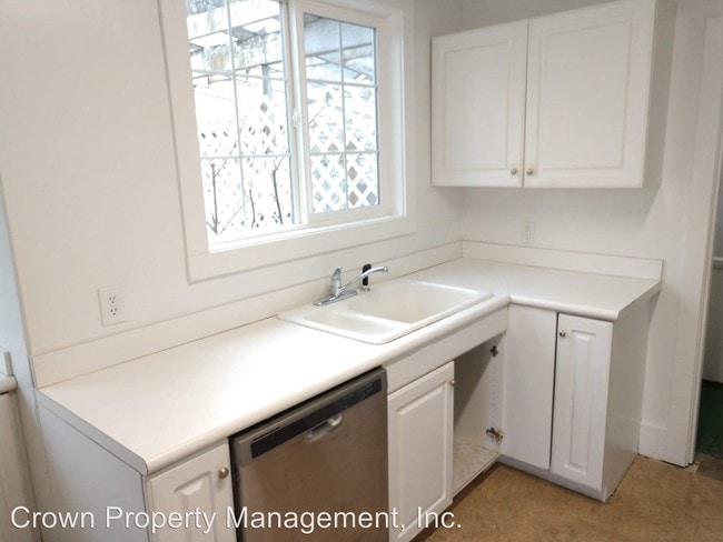 Building Photo - 2 br, 1 bath House - 930 Hoyt St SE