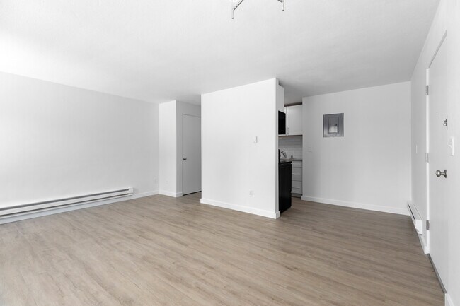 Building Photo - 1330 12th Ave S