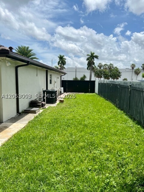 Foto del edificio - 9845 NW 25th Terrace