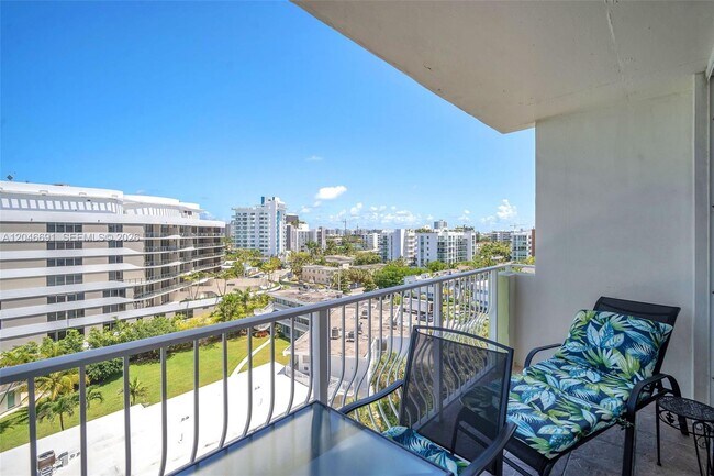 Foto del edificio - 10350 W Bay Harbor Dr