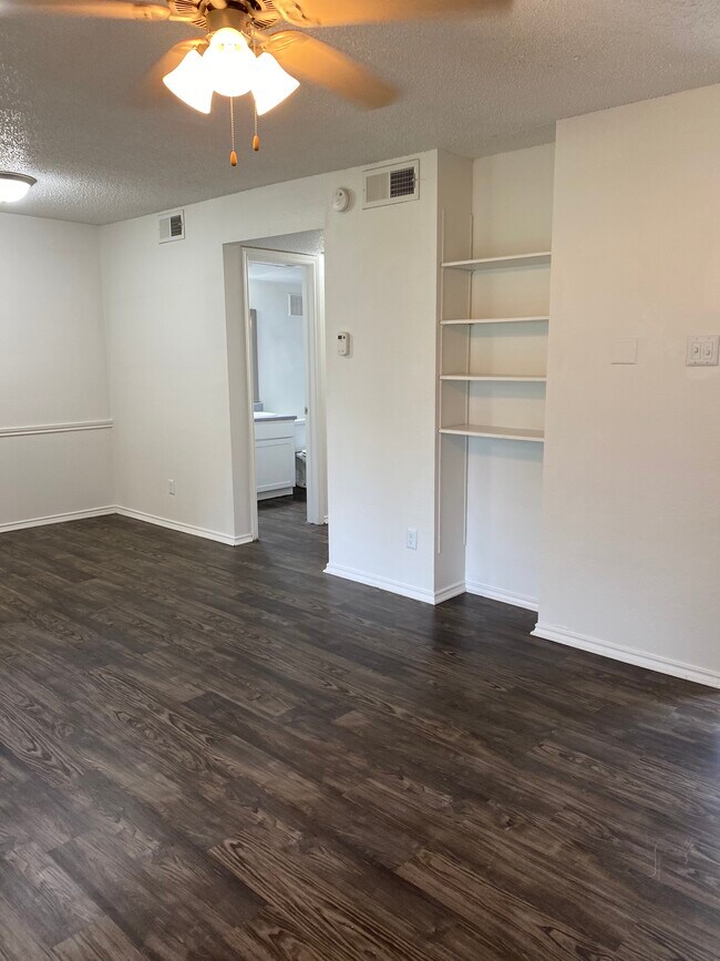BEAR CREEK AT HARWOOD Apartments Euless, TX