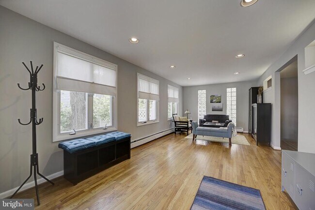 Foto del edificio - 6326 Rockhurst Rd