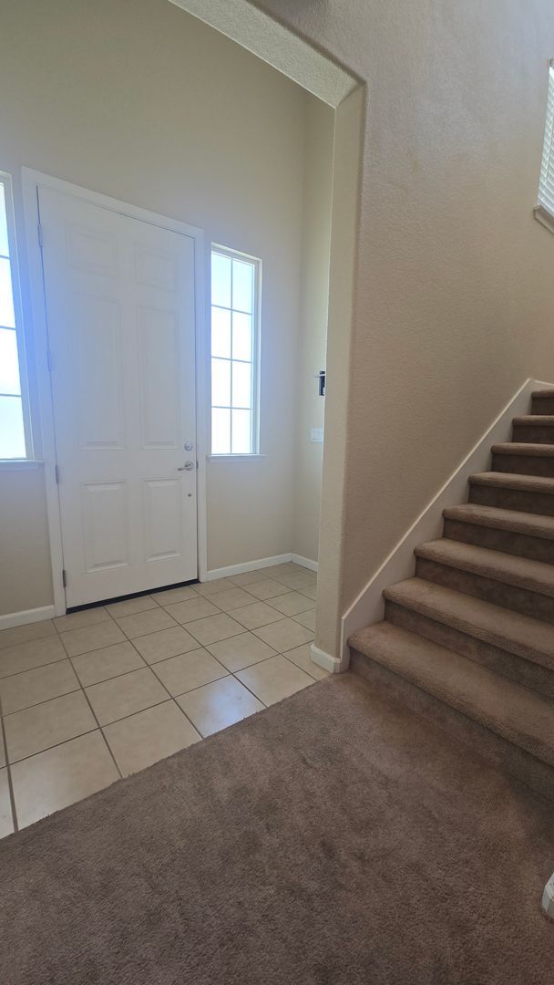 Building Photo - 1443 Greenbrier Dr