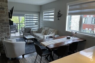 Building Photo - 10 Beausoleil Ln