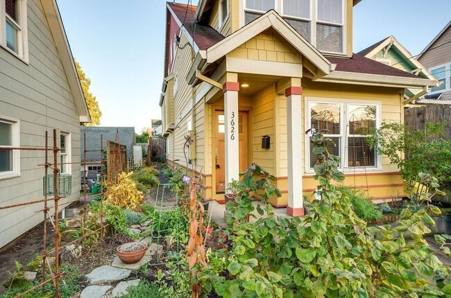 Building Photo - Available Early September | Beautiful Craf...