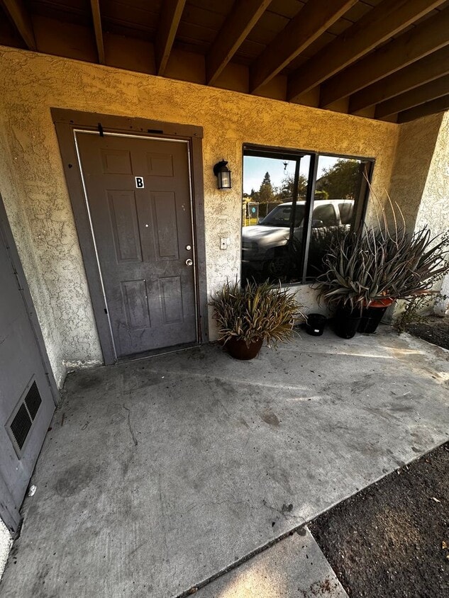 Foto del edificio - 6008 Hill Dale Ct